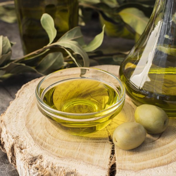 close-up-organic-olive-oil-olives-min